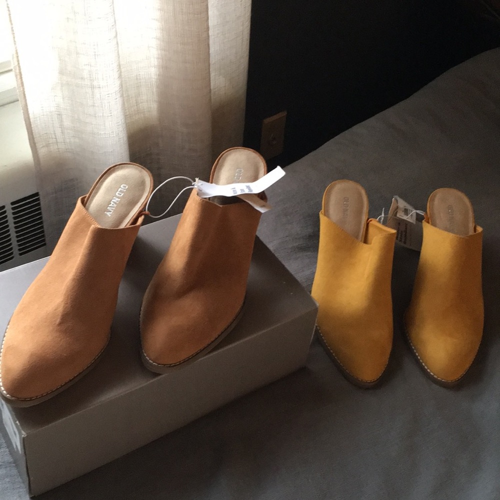 NWT Women's 2 Size 9 Heeled Suede Mule/Shoe